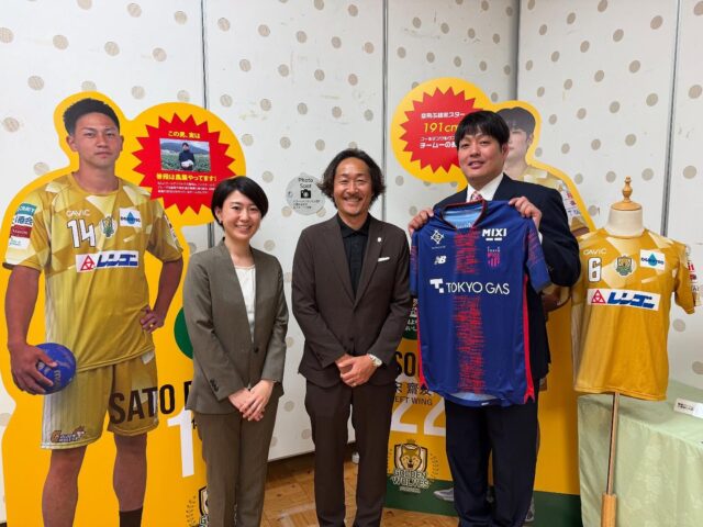 【消費者の部屋 展示会】
最終日はFC東京・石川直宏さんが展示会場に⚽️
「農業×アスリート」について色々な情報交換をさせていただきました📝

展示会にお越しいただいた皆様ありがとうございました✨

これからも、ゴールデンウルヴス福岡とFC東京の応援をよろしくお願いします🔥

#ゴールデンウルヴス福岡#goldenwolvesfukuoka#gwf#農業#ハンドボール#handball#リーグH#糸島市
