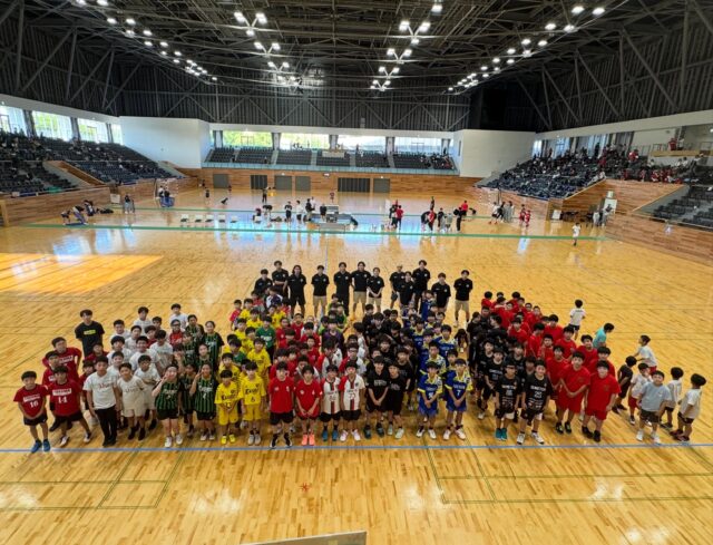 【福岡市ハンドボールフェスタ】
6月28日（日）に開催された「福岡市ハンドボールフェスタ」にて、ゴールデンウルヴス福岡の選手たちが審判・オフィシャルを務めました！
未来のハンドボーラーたちが全力でプレーできるよう、一試合一試合をサポート。選手たちにとっても、競技を支える立場として貴重な経験となりました✨
熱いプレーを見せてくれた小学生の皆さん、お疲れさまでした！
これからもゴールデンウルヴス福岡は、地域のハンドボール普及・発展に貢献してまいります🐺🤾‍♀️

#ゴールデンウルヴス福岡#ウルヴス#農業#ハンドボール#リーグh