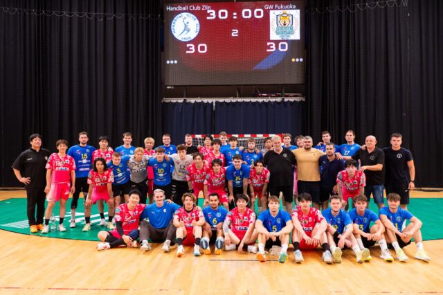 【トレーニングマッチ】

ウルヴス　30（14-16,16-14）30　HC Zlín　@handballclubzlin 

HC Zlínの皆様、ありがとうございました🌟

写真提供📸
#JanSalač 氏

#ゴールデンウルヴス福岡#農業#ハンドボール#リーグH